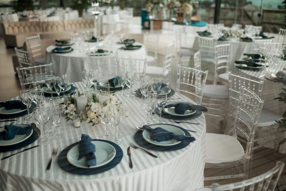 Elegant wedding reception table setting